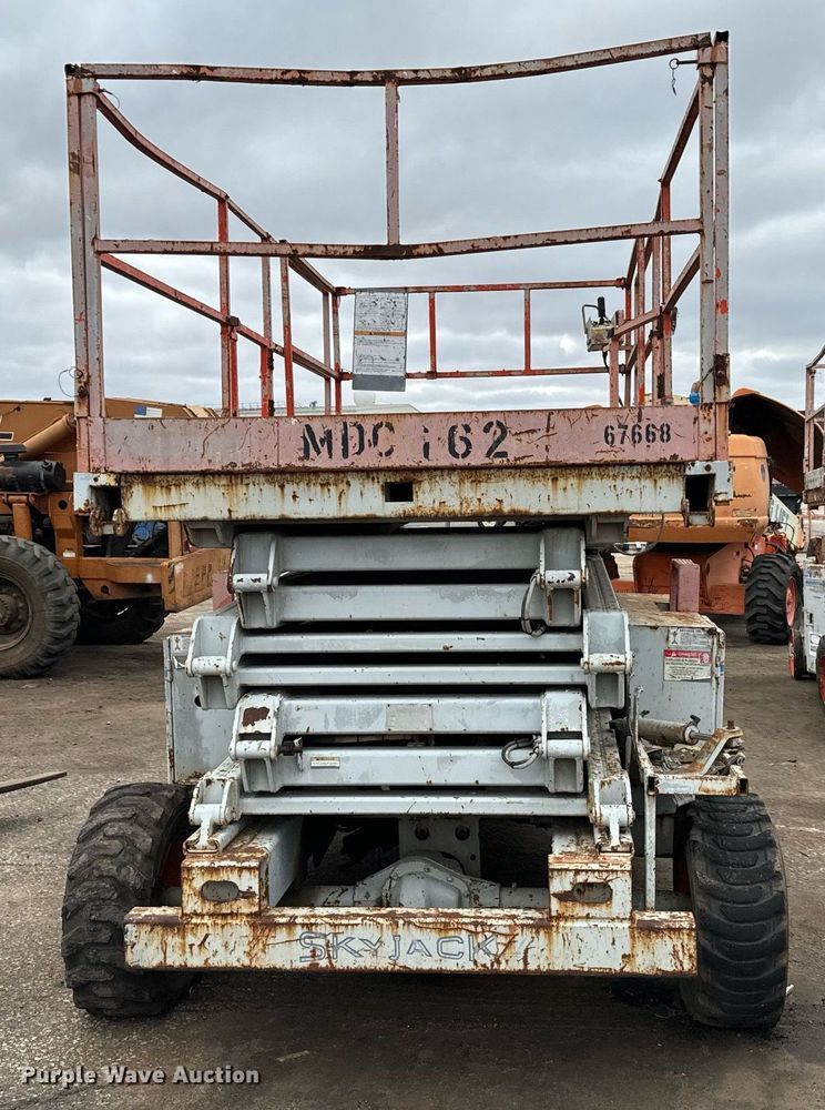 image for item DV9857 Skyjack SJ8841 scissor lift