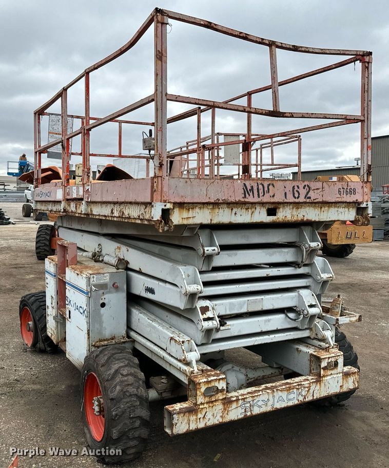 image for item DV9857 Skyjack SJ8841 scissor lift