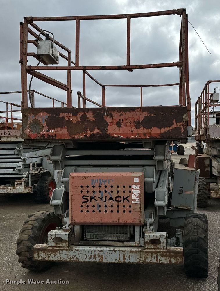 image for item DV9858 Skyjack  SJ8841A scissor lift