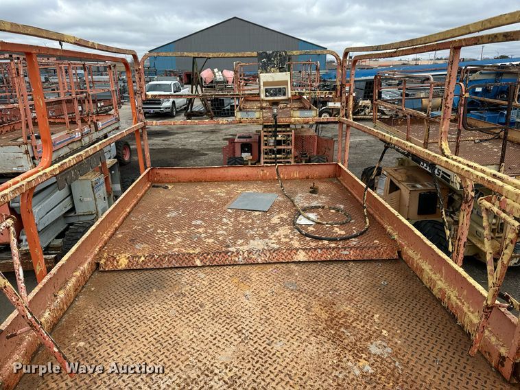 image for item DV9862 2000 JLG 40RTS scissor lift