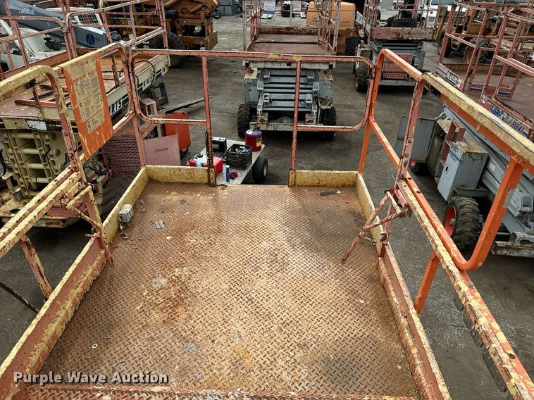 image for item DV9862 2000 JLG 40RTS scissor lift