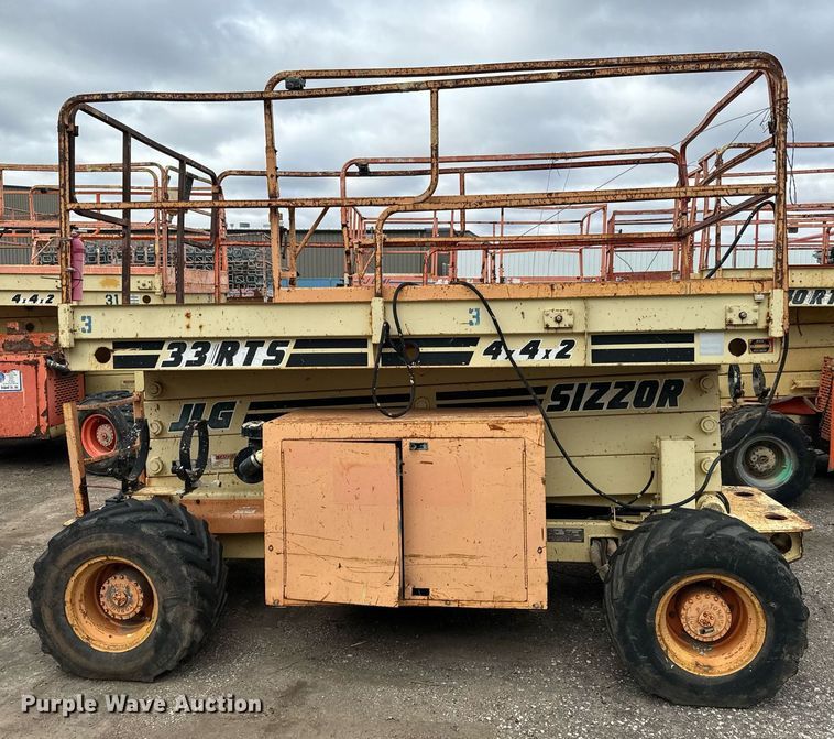 image for item DV9863 1996 JLG 33RTS scissor lift