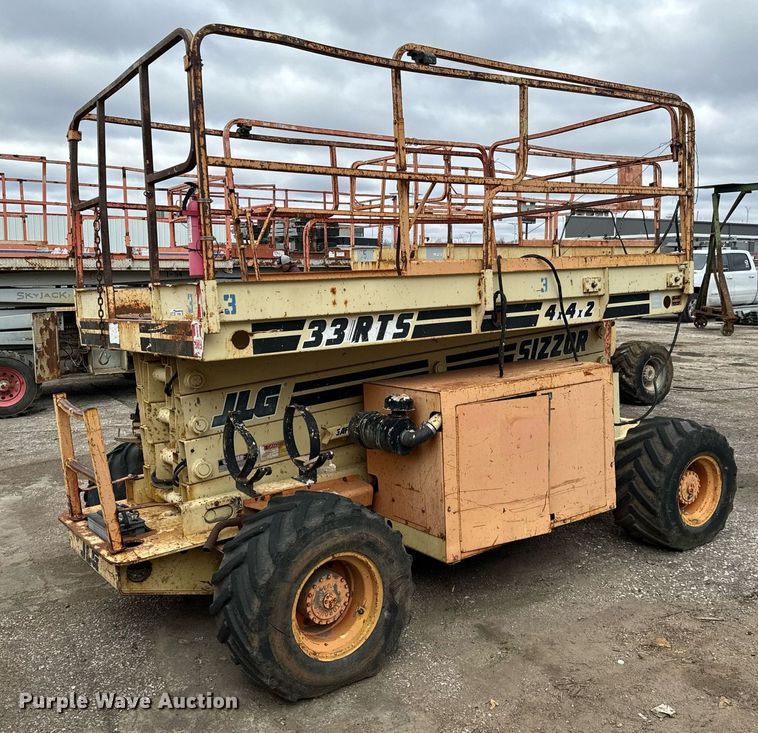 image for item DV9863 1996 JLG 33RTS scissor lift