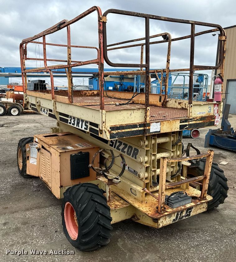 image for item DV9863 1996 JLG 33RTS scissor lift