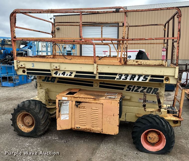image for item DV9863 1996 JLG 33RTS scissor lift