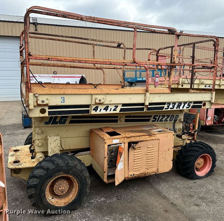 image for item DV9863 1996 JLG 33RTS scissor lift