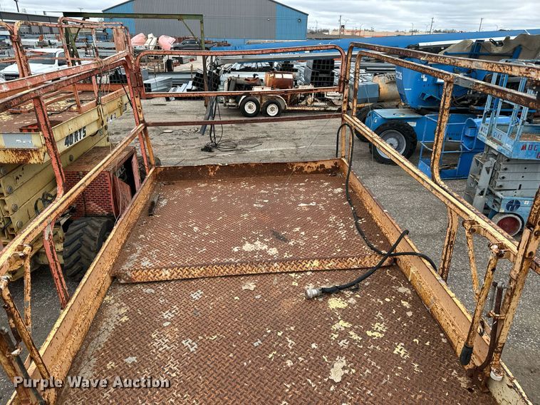 image for item DV9863 1996 JLG 33RTS scissor lift