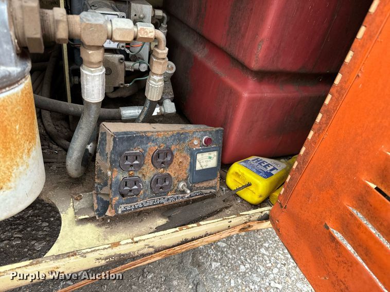 image for item DV9863 1996 JLG 33RTS scissor lift