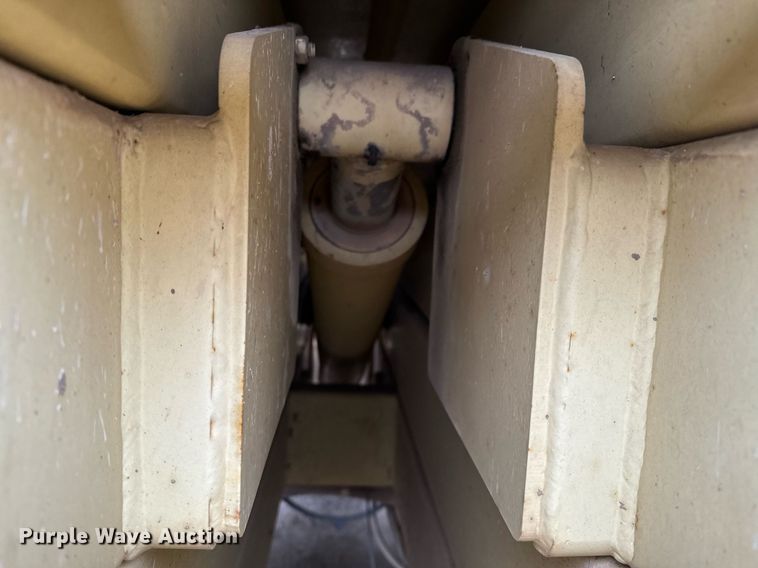 image for item DV9863 1996 JLG 33RTS scissor lift