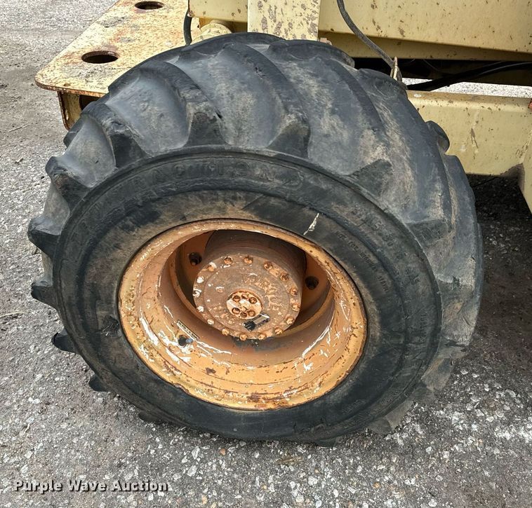 image for item DV9863 1996 JLG 33RTS scissor lift