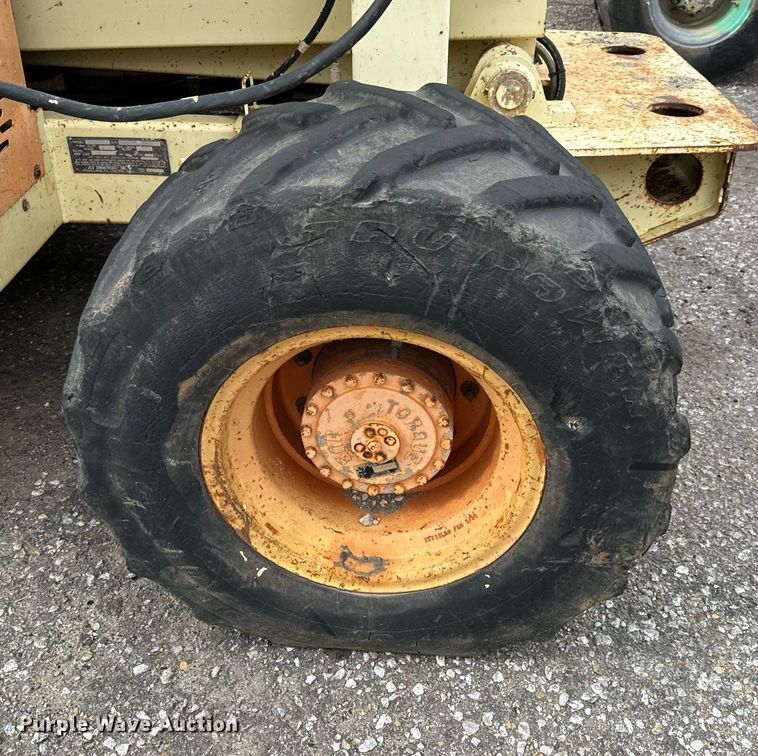 image for item DV9863 1996 JLG 33RTS scissor lift