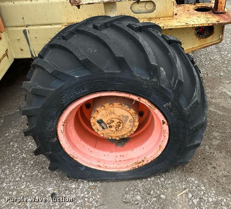 image for item DV9863 1996 JLG 33RTS scissor lift