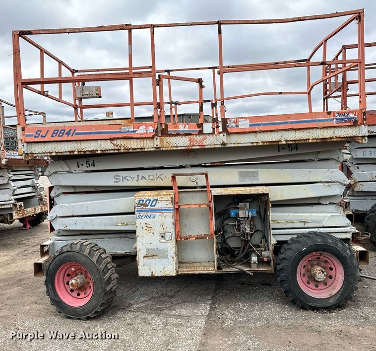image for item DV9864 Skyjack SJ8841 scissor lift