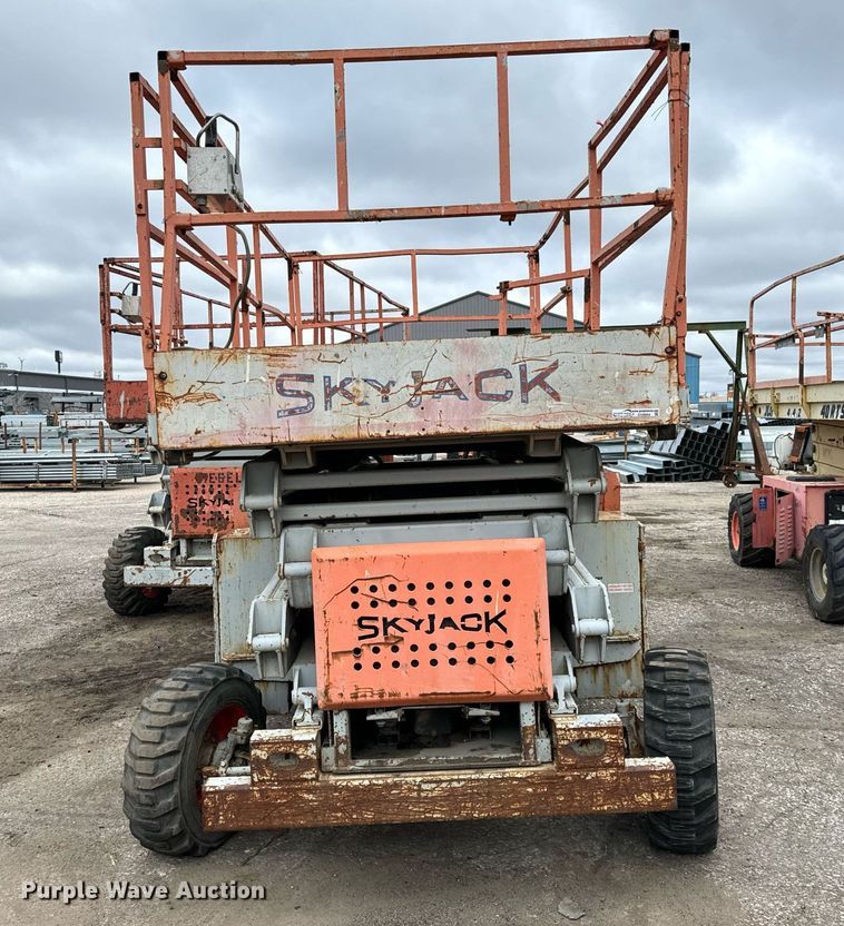 image for item DV9864 Skyjack SJ8841 scissor lift