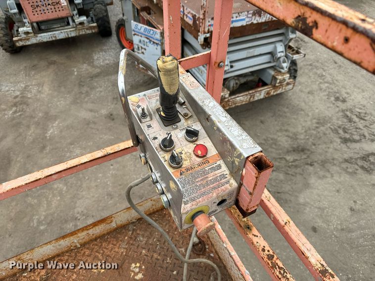 image for item DV9864 Skyjack SJ8841 scissor lift