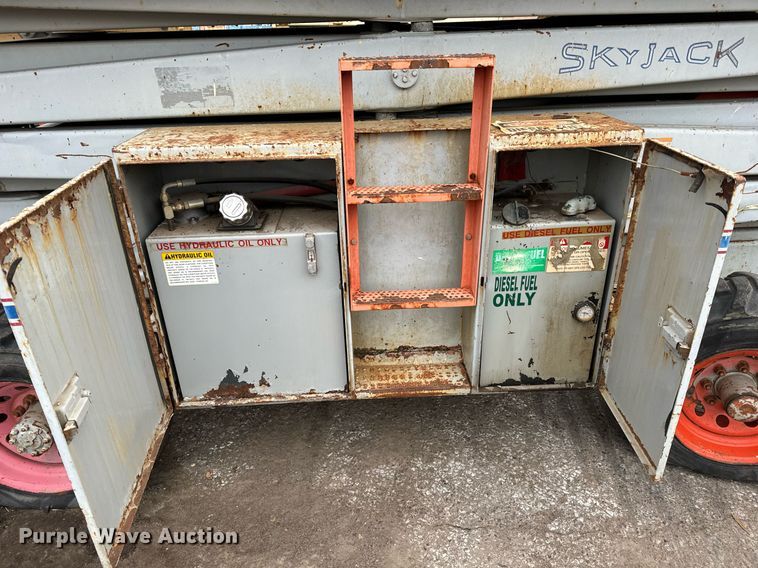 image for item DV9864 Skyjack SJ8841 scissor lift