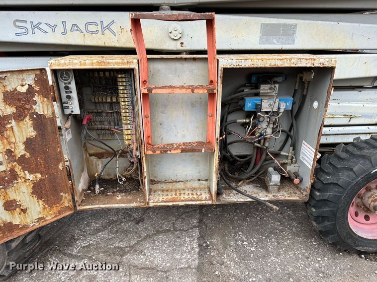 image for item DV9864 Skyjack SJ8841 scissor lift