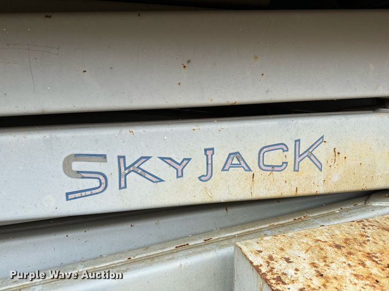 image for item DV9864 Skyjack SJ8841 scissor lift