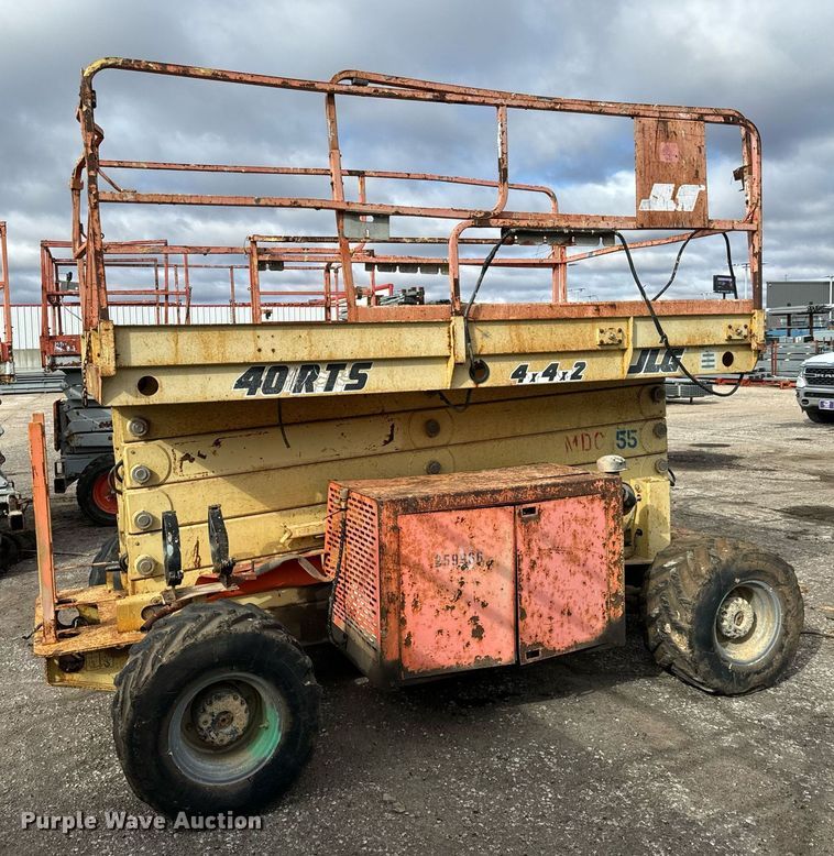 image for item DV9865 2001 JLG 40RTS scissor lift
