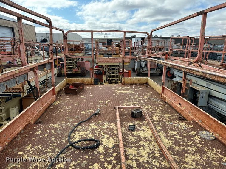 image for item DV9865 2001 JLG 40RTS scissor lift