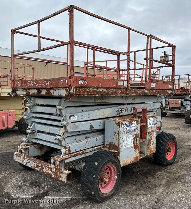 image for item DV9866 1997 Skyjack SJ8841 scissor lift