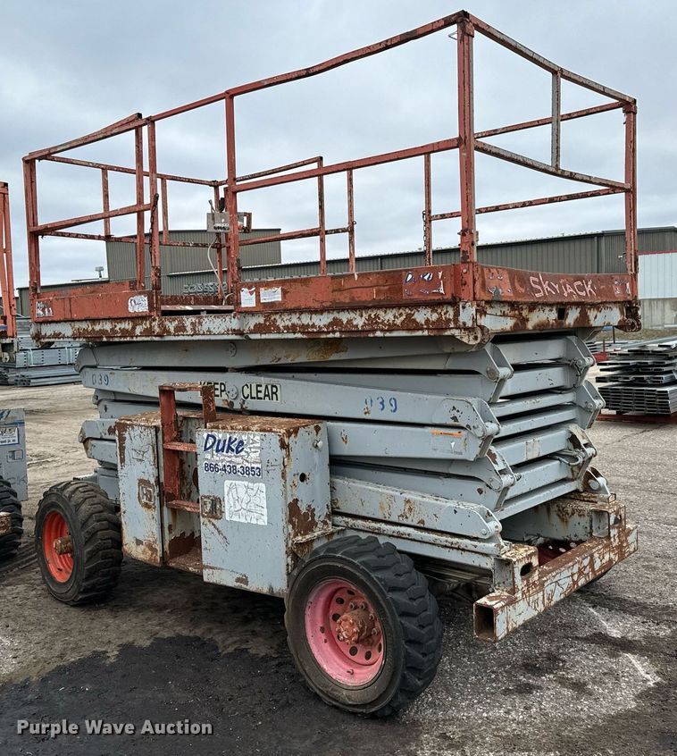 image for item DV9866 1997 Skyjack SJ8841 scissor lift