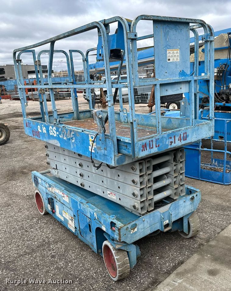 image for item DV9867 Genie GS-3246 scissor lift