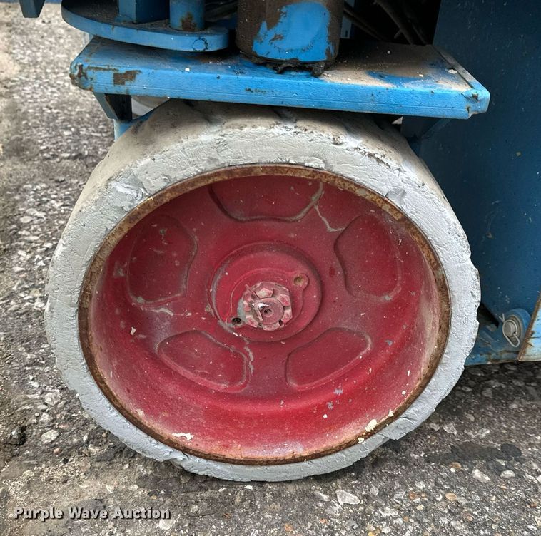 image for item DV9867 Genie GS-3246 scissor lift