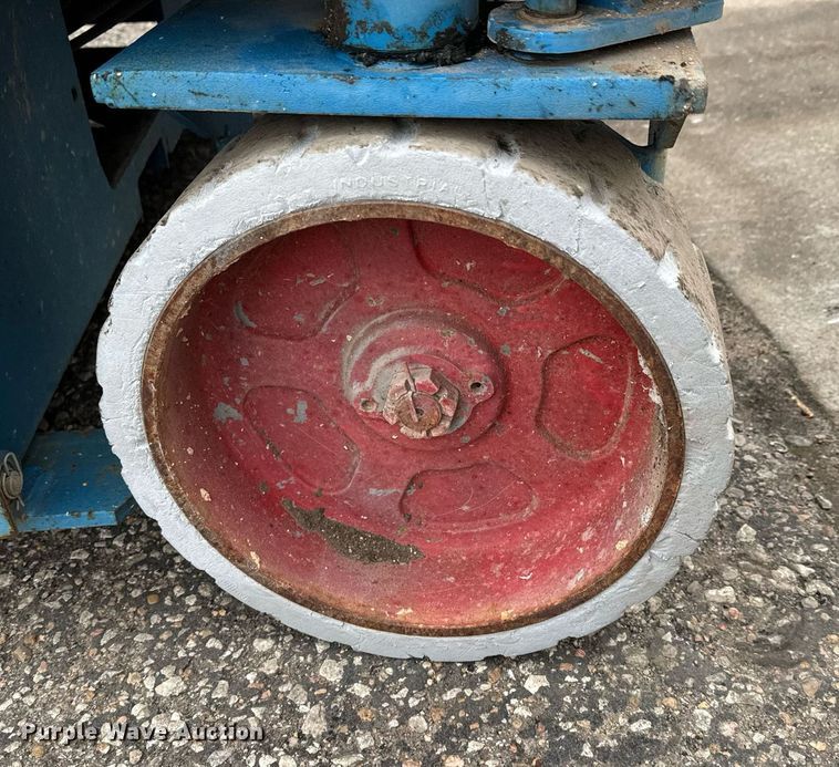 image for item DV9867 Genie GS-3246 scissor lift