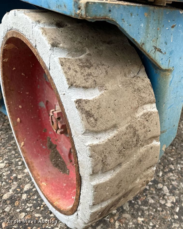 image for item DV9867 Genie GS-3246 scissor lift