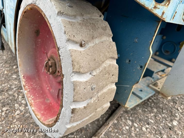 image for item DV9867 Genie GS-3246 scissor lift