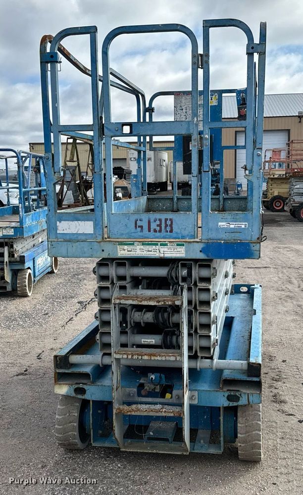 image for item DV9868 Genie GS-3246 scissor lift