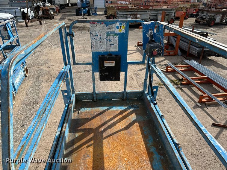 image for item DV9868 Genie GS-3246 scissor lift