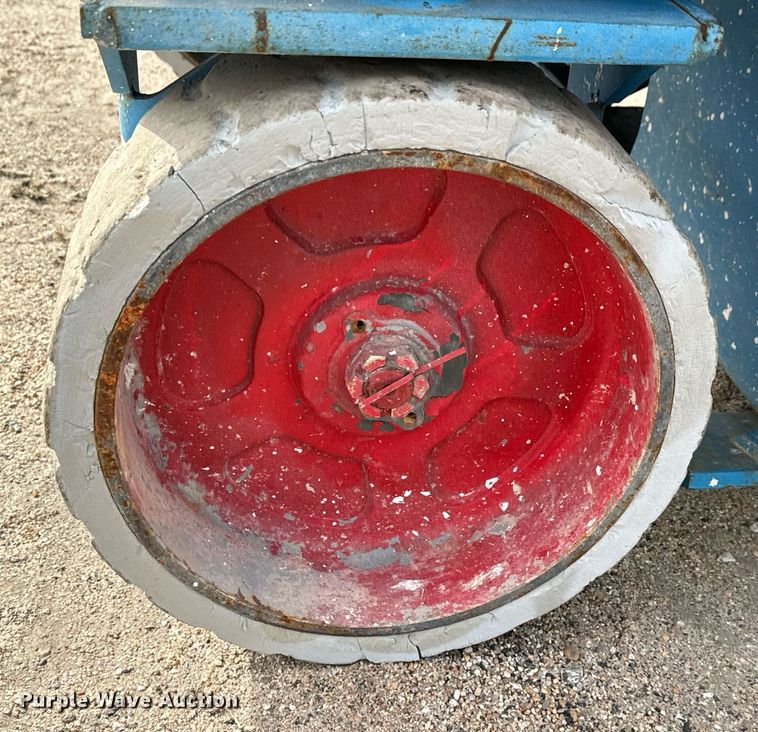 image for item DV9868 Genie GS-3246 scissor lift