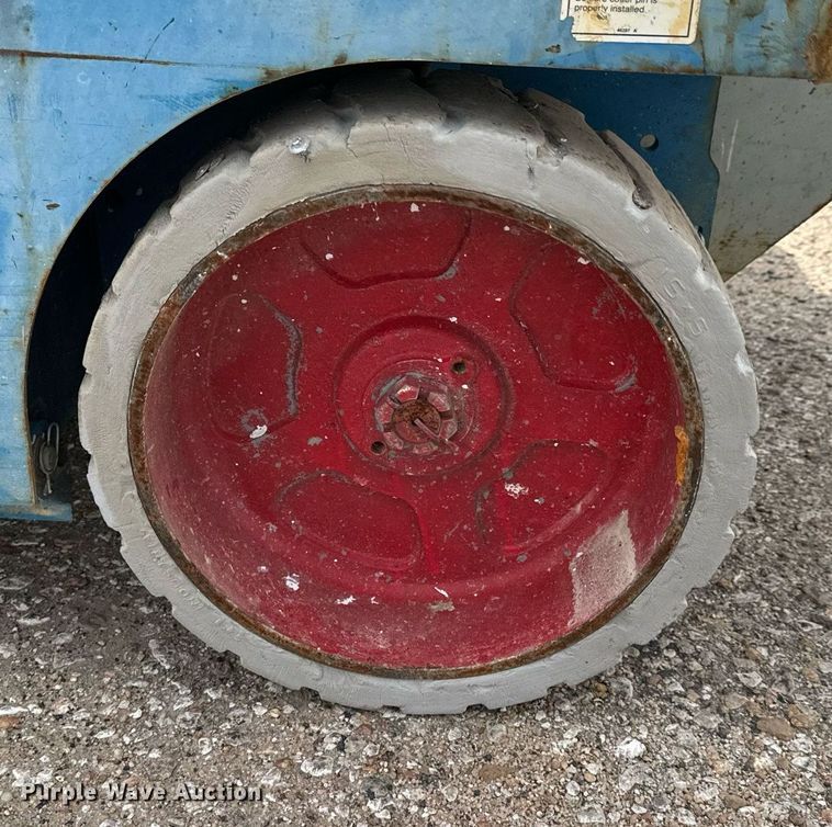 image for item DV9868 Genie GS-3246 scissor lift