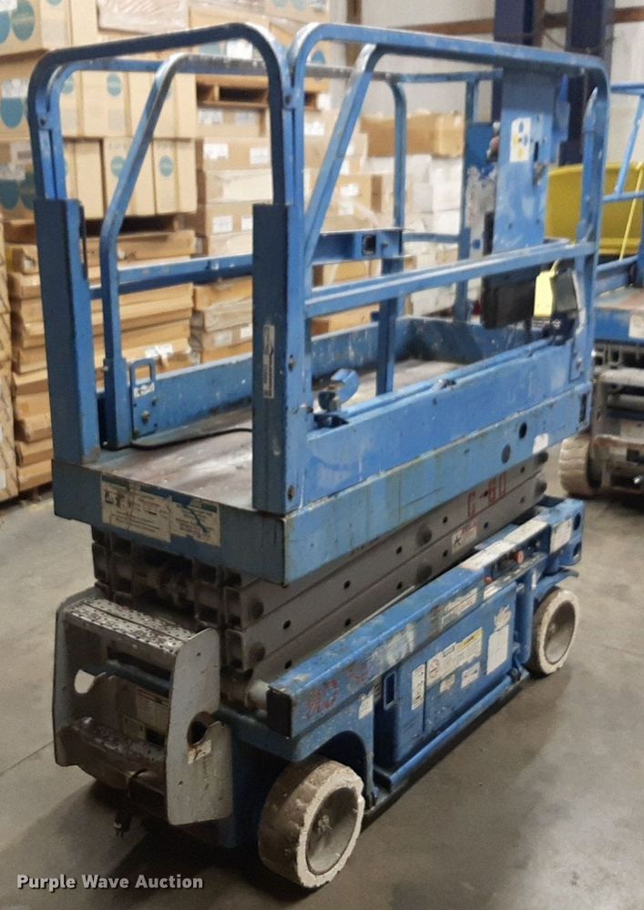 image for item DV9869 Genie GS-1930 scissor lift