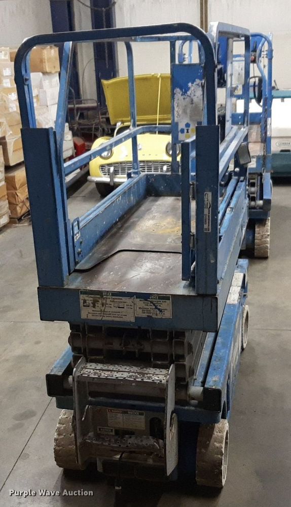 image for item DV9869 Genie GS-1930 scissor lift