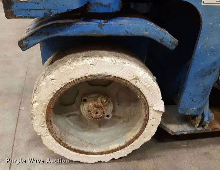 image for item DV9869 Genie GS-1930 scissor lift