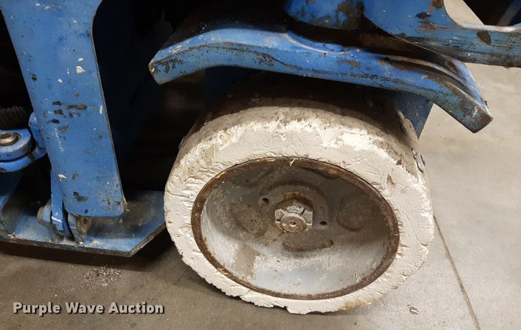 image for item DV9869 Genie GS-1930 scissor lift