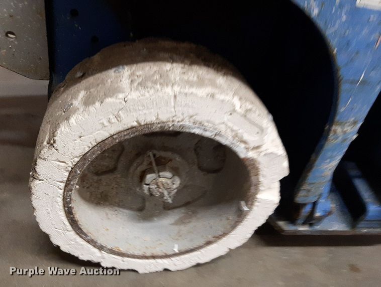 image for item DV9869 Genie GS-1930 scissor lift