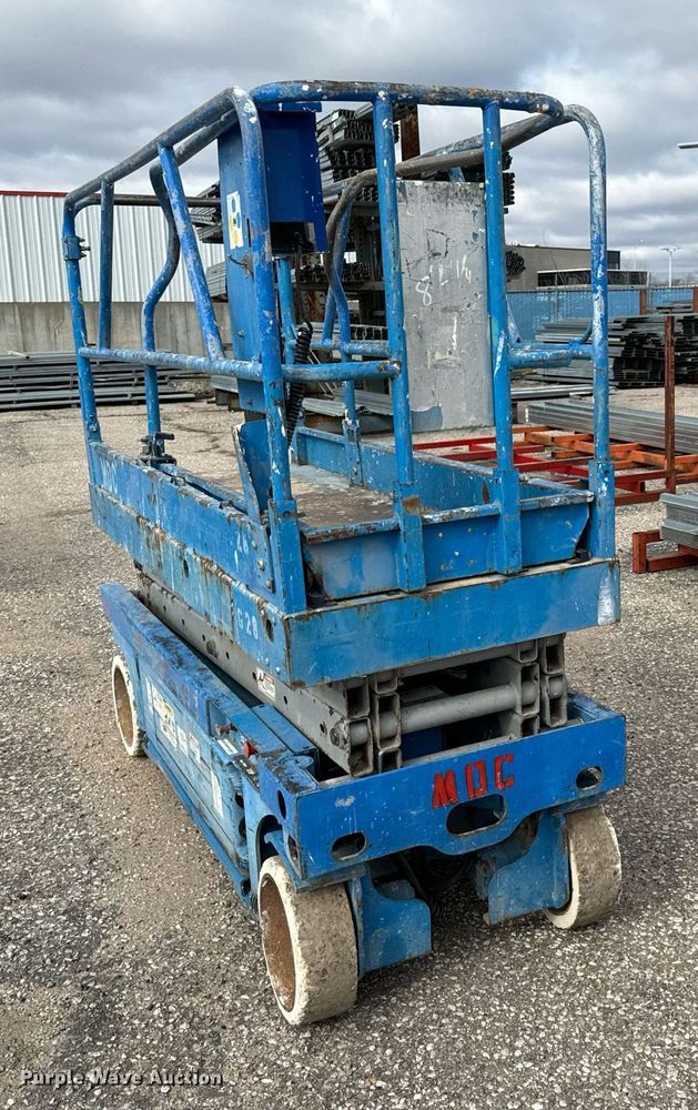image for item DV9870 Genie GS-2032 scissor lift
