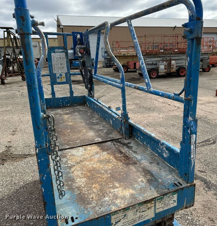 image for item DV9870 Genie GS-2032 scissor lift