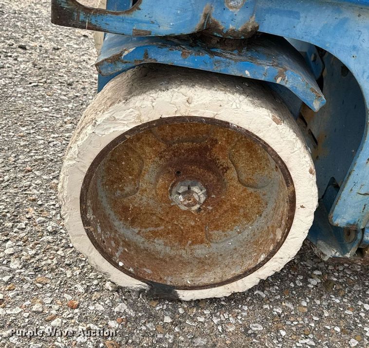 image for item DV9870 Genie GS-2032 scissor lift