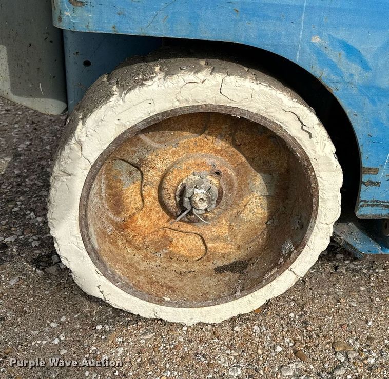 image for item DV9870 Genie GS-2032 scissor lift