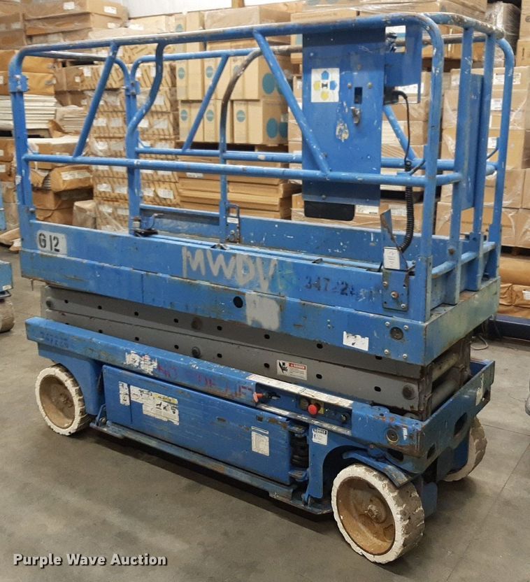 image for item DV9871 2000 Genie GS-2032 scissor lift