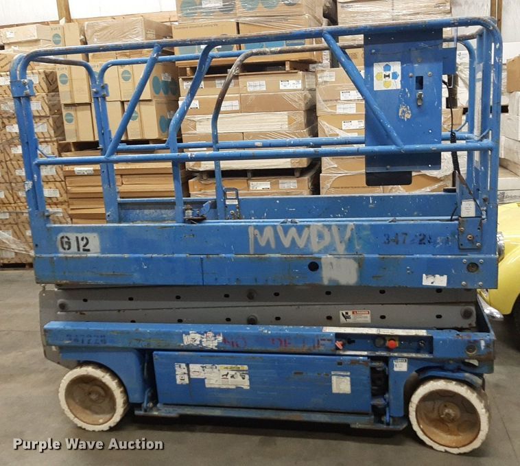 image for item DV9871 2000 Genie GS-2032 scissor lift