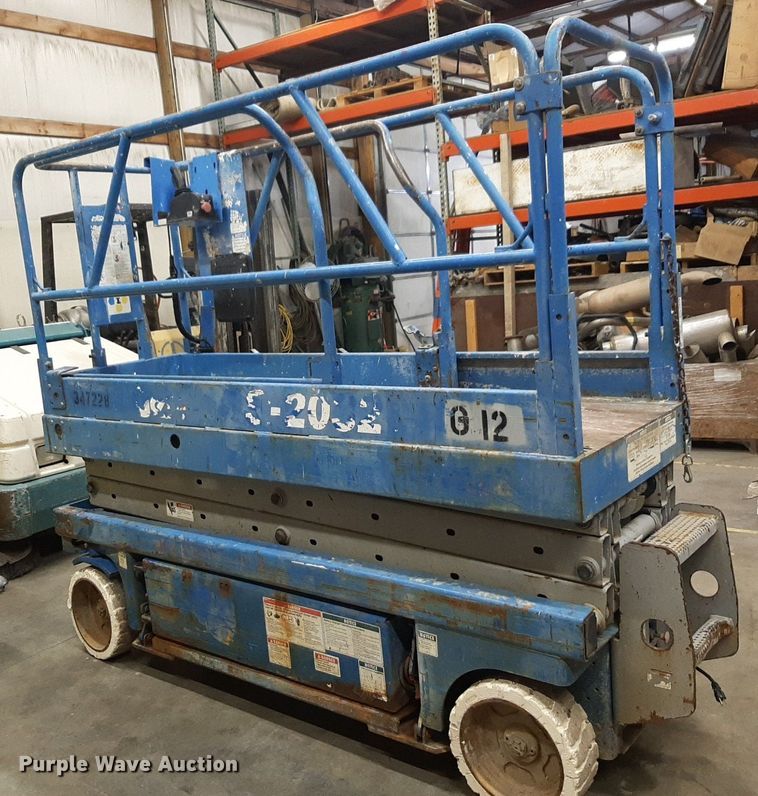 image for item DV9871 2000 Genie GS-2032 scissor lift