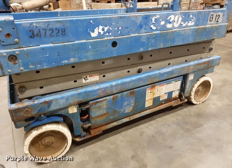 image for item DV9871 2000 Genie GS-2032 scissor lift