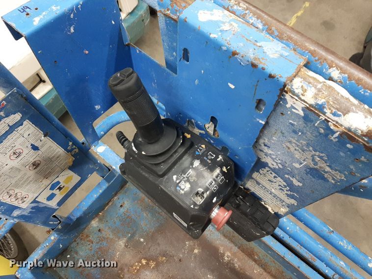 image for item DV9871 2000 Genie GS-2032 scissor lift