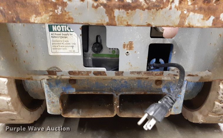 image for item DV9871 2000 Genie GS-2032 scissor lift